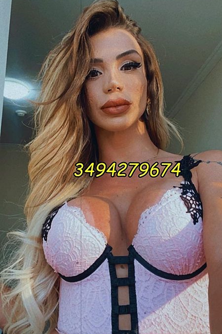 ALANIS TEDESCO La voglia è tanta, il tuo è gonfio, il mio anche, chi parte per prima, io che inculo te se sei passivo oppure tu che mi sfondi con il tuo arnese pronto ad esplodere ??  